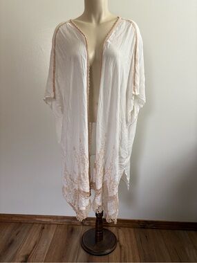 ANDREE BY UNIT S/M Cream/Tan Embroidered Crochet Gauze Kimono Duster
